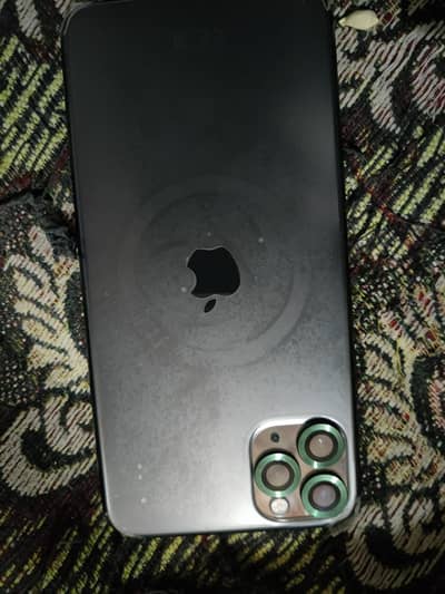 iPhone 11 Pro max 256GB with box and charger 03-31-2822-344