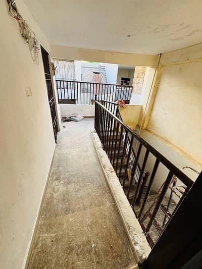 1 bed longue available for rent only for couple or signl person lady