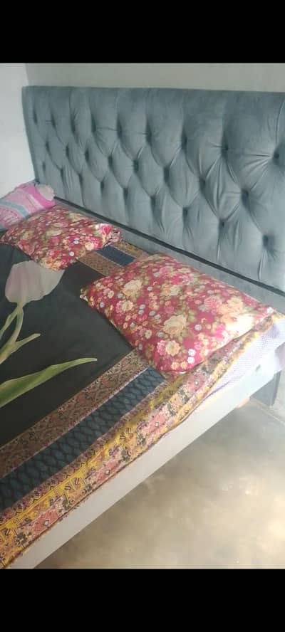 sirf bad he gadda ni he is k sat