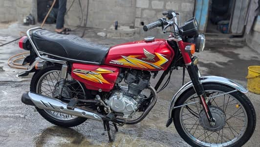 HONDA 125 RED COLOUR