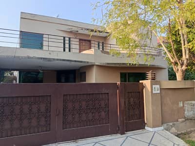 1 Kanal owner Build Luxuer House Prime Hot For Sale dha Phase3