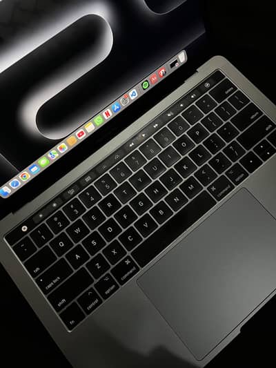 Macbook 2017 i7 touch bar 16/256