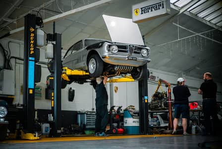 Auto Mechanic/Helpers/ Store keeper or Electricians ki zarurat hai.