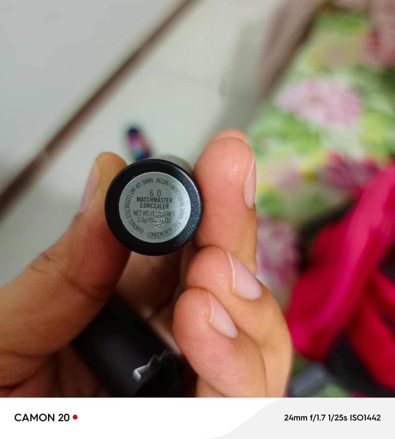 Mac concealer 1