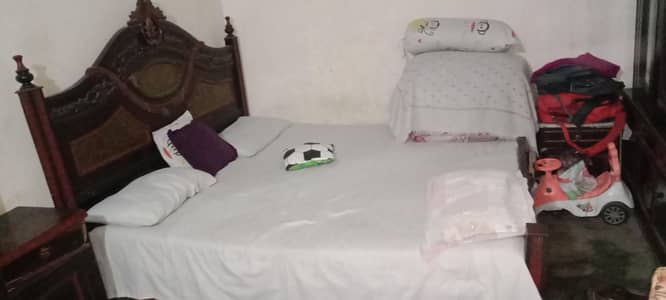 doble bed matress sath nahi ha dressing ha or showcase