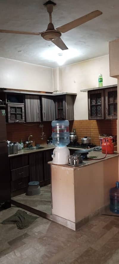 Flat available for rent in very reasonable price in Kaneez Fatima