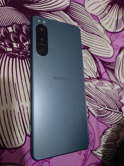sony Xperia 5 mark 4.  New 10 By 10