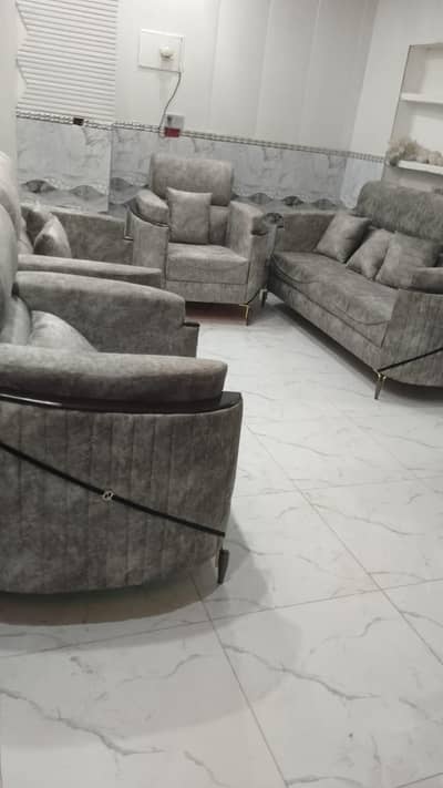 Luxury 7-Seater Modern Sofa Set – Pristine Condition