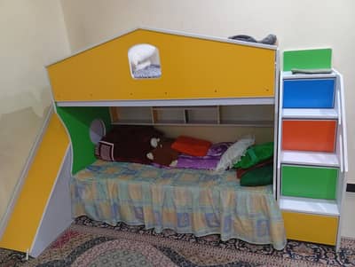 baby bed and dressing table