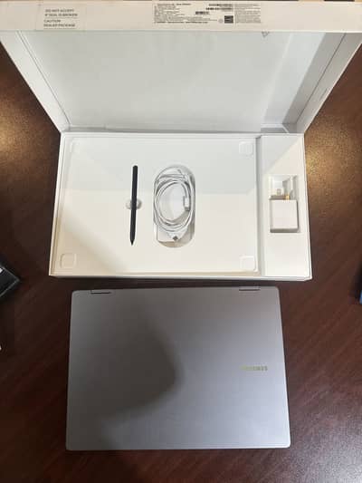 Samsung galaxy book 5 pro 360 - 1 TB (only 8 weeks used)