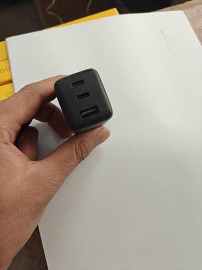 ugreen 30 watt gan fast charger