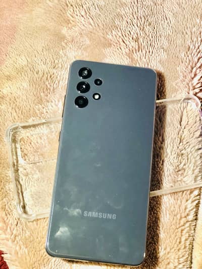 Samsung A32    6/128.  New