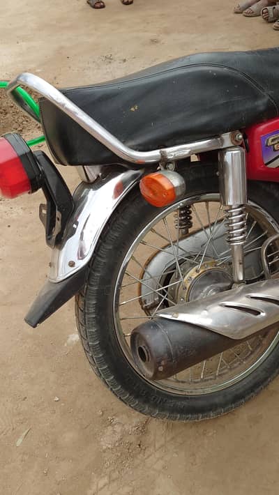 125 Honda Orghnal Condition Saaf halat me he one hend. youse