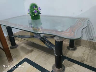 central table/coffee table.