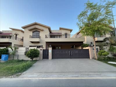 17 MARLA 5 BEDROOM HOUSE AVAILABLE FOR SALE