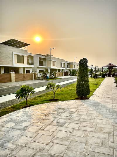 15 MARLA BRAND NEW 5 BEDROOM HOUSE AVAILABLE FOR RENT ( NEAR TO PARK & MARKET KFC MACDONALD )