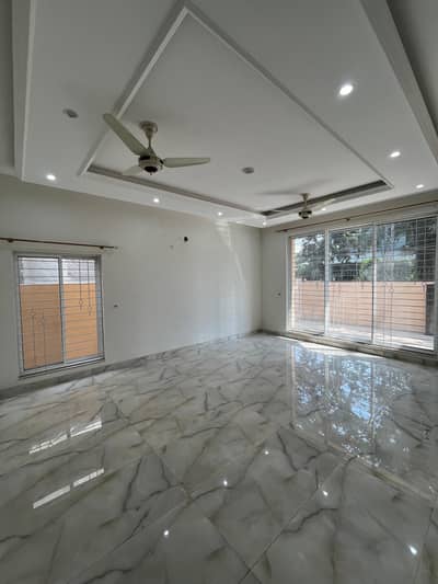 BRAND NEW 6 BEDROOMS HOUSE AVAILABLE FOR RENT ( FOR FAMILIES OR SILENT OFFICE)