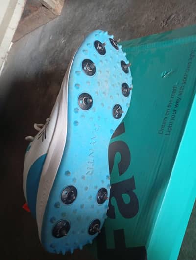 PAYNTR Cricket Spikes Shoes size. UK 9 – Professional Grip – Match Use