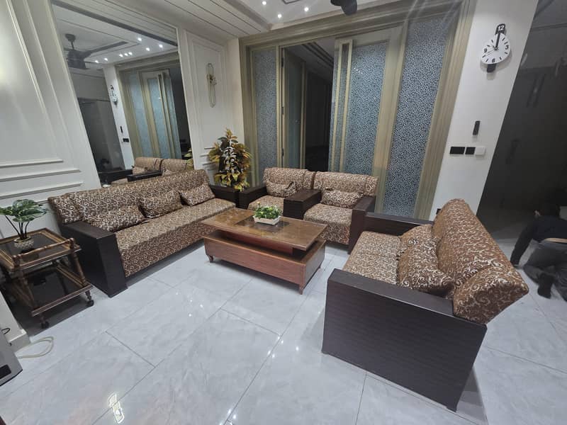7 seater sofa with table 0