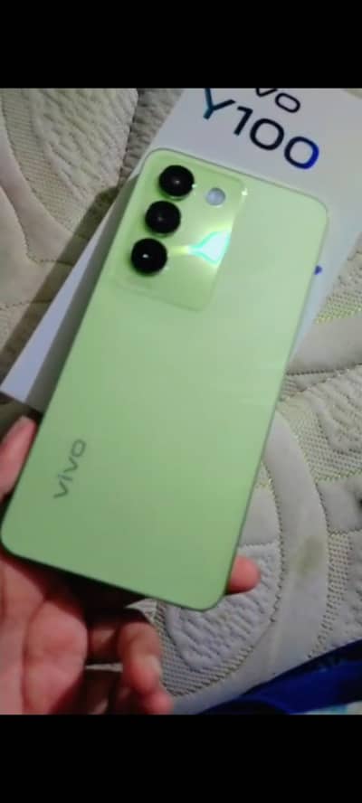 Vivo Y100