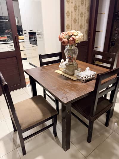 4 SEATER DINING TABLE WITH COMIDA CHAIRS