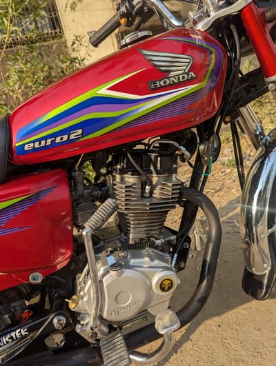 Honda CG 125cc urgent for sale contact WhatsApp,,03266773676