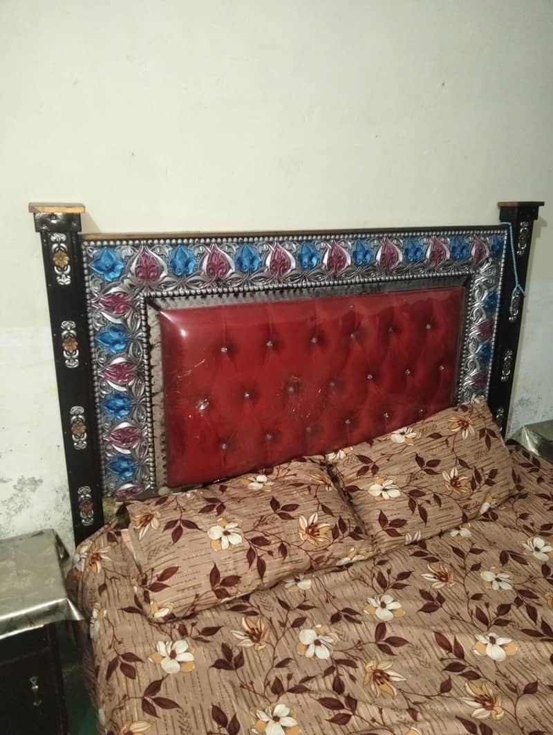 Bed sat 2 side table 0