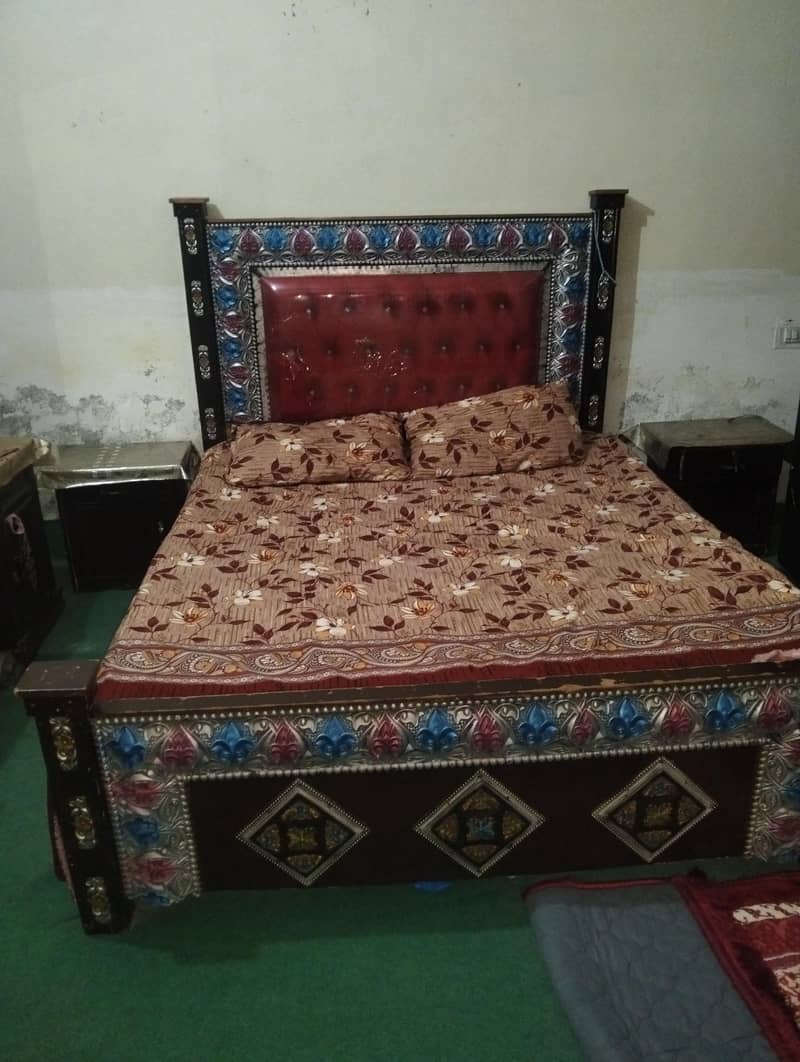 Bed sat 2 side table 1