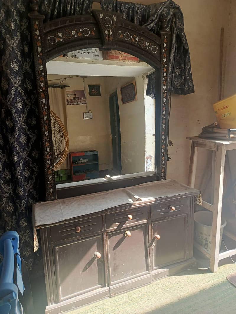 Dressing & showcase 0