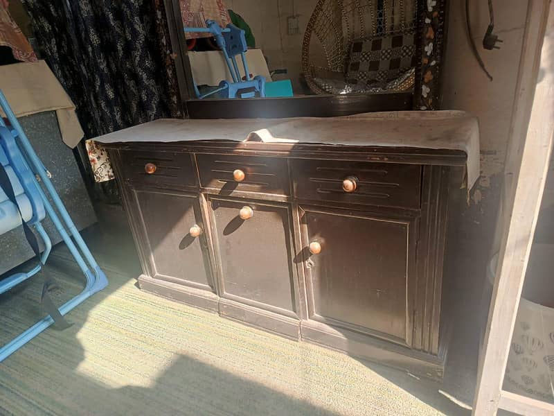 Dressing & showcase 2