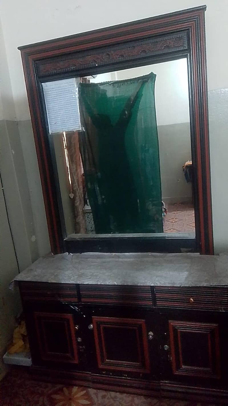 Dressing & showcase 7