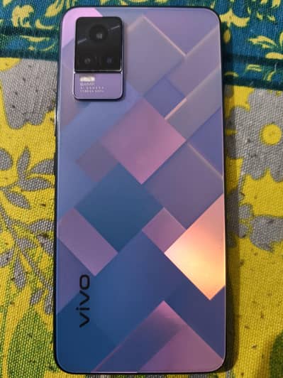 Vivo v21e in good condition with box