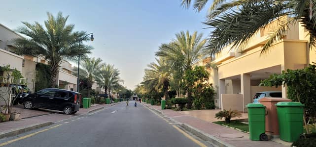 Quaid Villas 200sq yd Close to Entrance of BTK 3Bed One Unit Villas FOR SALE