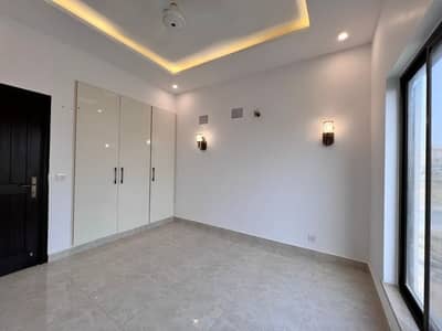 3 Bed DDL 125sq Yd Villa FOR SALE At ALI BLOCK All Amenities Nearby Including MOSQUE, General Store &Amp; Parks