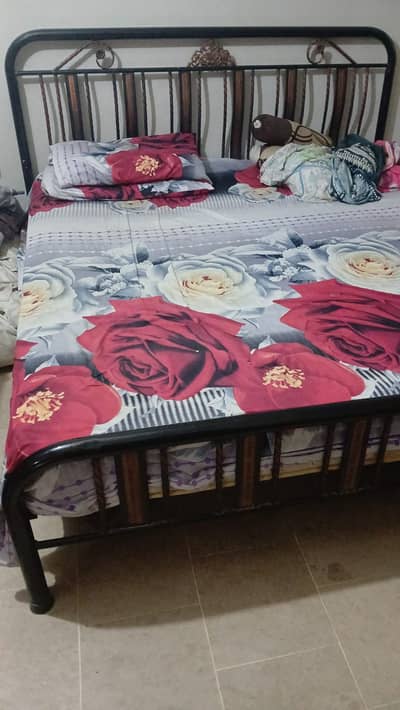 Bed with metress / Show case