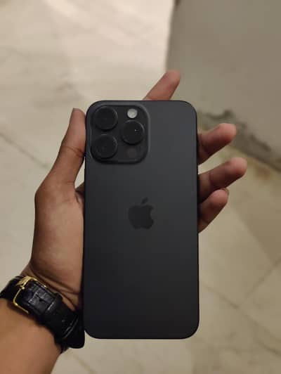 15 pro max  256 GB   373 cycle count  89 battery health