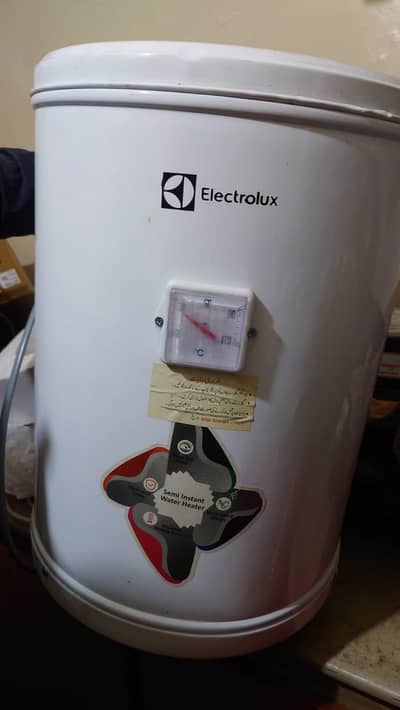 electrolux geyser  40 to 45 liter  for sale in Islamabad G9/4