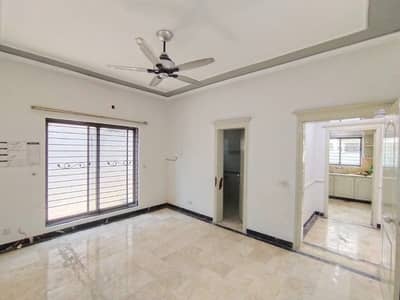 10 Marla Beautiful House For Sale In Punjab Cooperative Housing Society Prime Location