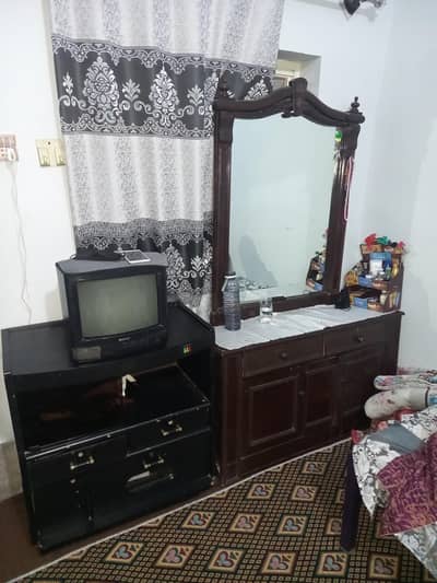 Dressing with TV and trolley