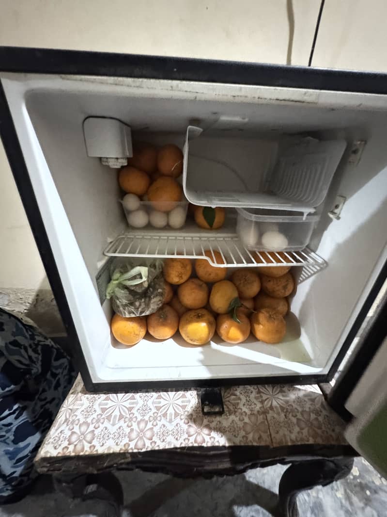 Mini fridge 0