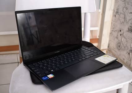 Asus Zen Book 14 UX425E i5 11 Gent 8-GB Ram 256 NVME