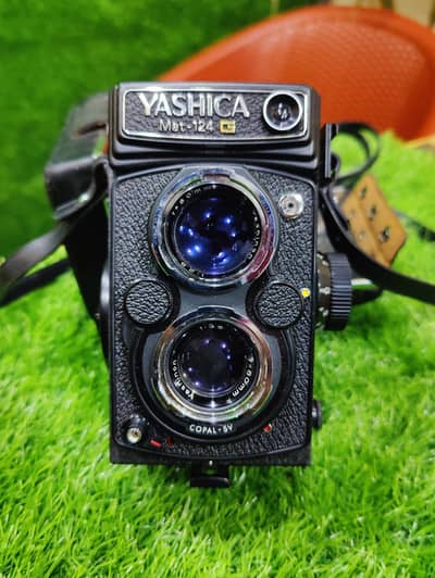 Yashica mat 124G