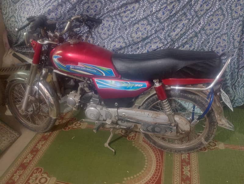 میں نے نئی بائیک لی ہے ۔تو اس کو فروخت کررہا ہوں۔ 0