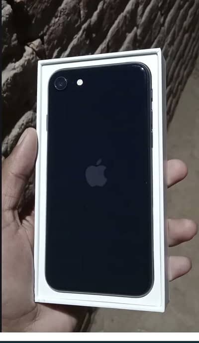 iPhone SE 3 gen non pta jv with box and cable need cash