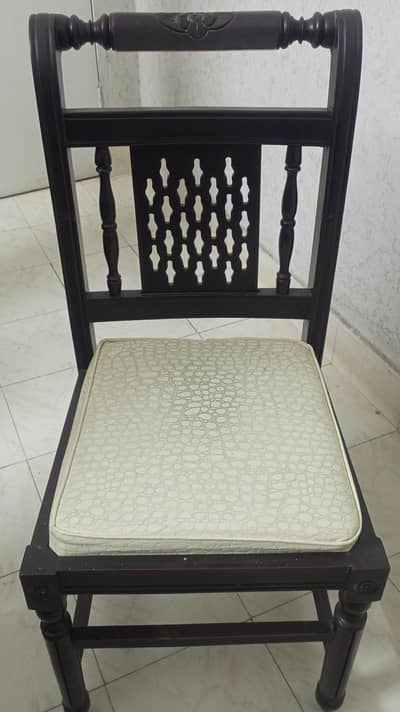 4 dinning chair with round dinning table