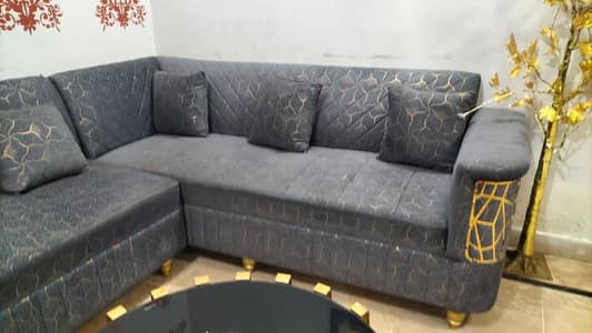 L shaped sofa only One month used. .