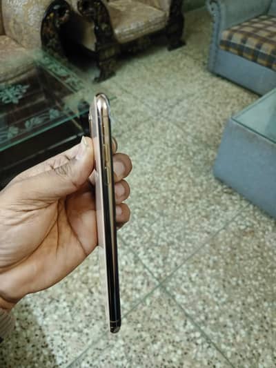 Iphone XS max Gold colour