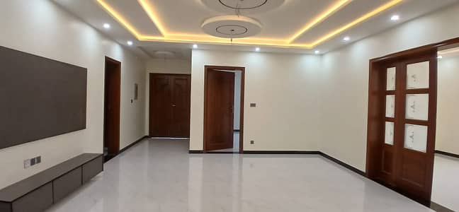 GULBERG RESIDENCIA 7m UPPER FLOOR FOR RENT MAIN HAIWAY SE 11KM KI DRIVE PE HA