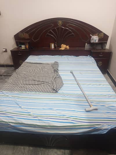 double side bed attech sides tables