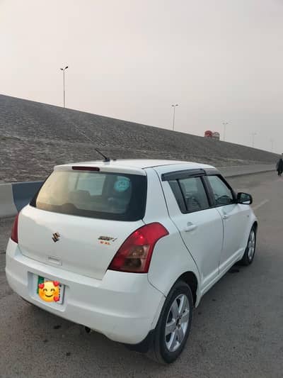 Suzuki Swift DLX 2011